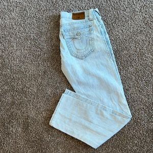 True Religion Men’s 34 relaxed slim Geno. Slightly distressed. Lightwashed.